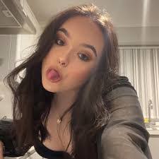 Alisha Evans's Instagram, Twitter & Facebook