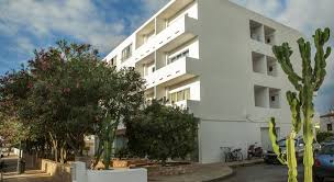 Earn free nights, get our price guarantee & make booking easier with hotels.com! Appartamenti Maria Formentera Es Pujols