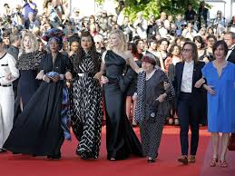 Retrouvez en photos les meilleurs moments de la montée des marches à cannes durant le festival de cannes. Rise Of Feminist Marches At The Festival In Cannes