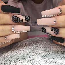 Tiene lagrimas negras como mi vida tu me quieres dejar, yo no quiero sufrir contigo me voy mi santa aunque me cueste morir solo2 un jardinero de amor, siembra una flor y se va otro. 80 Ideas To Create The Best Halloween Nail Decoration Unas Negras Largas Manicura De Unas Unas Largas Elegantes