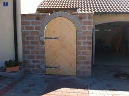 Suche nach allen produkten, herstellern und händlern von holztüren: Mauer Mit Holztur Hewi Gartengestaltung