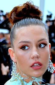 Forums pour discuter de entier, voir ses formes composées, des exemples et poser vos questions. Adele Exarchopoulos Wikipedia
