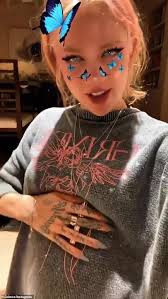 Check spelling or type a new query. Elon Musk S Pregnant Girlfriend Grimes Flaunts Her Growing Baby Bump In New Instagram Stories Daily Mail Online