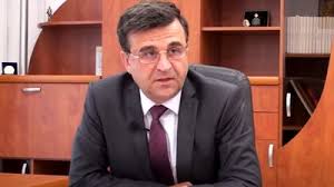 Sectia pentru procurori de la csm sa decida in privinta carierei procurorilor, sectia pentru judecatori sa decida in privinta carierei profesionale a judecatorilor, ramanand csm competenta pe care azi o are de a asigura independenta justitiei, de a desfasura celelalte activitati specifice. Dna