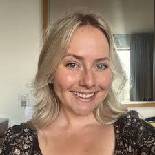 Leah Levesque's Instagram, Twitter & Facebook