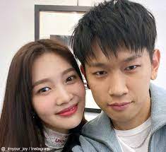 While joy previously wrote a heartfelt note to fans regarding the news, crush stepped up on his official fancafe to address his fans as well. Zsdsiccwxzpxsm