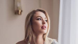 Natalie Wayne's Instagram, Twitter & Facebook