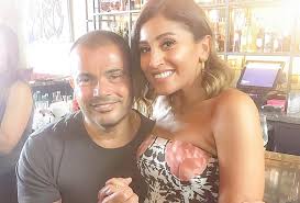 حرصت الفنانة دينا الشربيني على حضور حفل الهضبة عمرو دياب في الساحل الشمالي في بورتو جولف مارينا لكي يحتفل مع جمهوره بالألبوم الجديد، وبهذه الصورة أكد الجمهور شائعات زواجهما السري من جديد بعد الأغنية التي طرحها الهضبة عمرو دياب في الألبوم بعنوان أحلى. ØµÙˆØ± Ø¹Ù…Ø±Ùˆ Ø¯ÙŠØ§Ø¨ ÙŠØ­ØªÙÙ„ Ø¨Ø¹ÙŠØ¯ Ù…ÙŠÙ„Ø§Ø¯ Ø¯ÙŠÙ†Ø§ Ø§Ù„Ø´Ø±Ø¨ÙŠÙ†ÙŠ Ø¨Ø­Ø¶ÙˆØ± ÙˆØ§Ù„Ø¯Ù‡Ø§ ÙˆÙˆØ§Ù„Ø¯ØªÙ‡Ø§ Ù…Ø´Ø§Ù‡ÙŠØ±