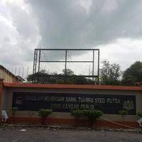 Tuanku syed faizuddin putra ibni tuanku syed sirajuddin jamalullail is the raja muda of the malaysian state of perlis. Sekolah Menengah Sains Tuanku Syed Putra College Classroom