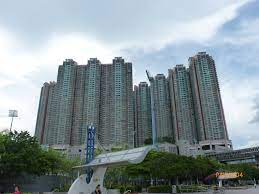 With an area of 10.69 km2 (4.13 sq mi), the island has extended drastically by reclamation along almost all its natural shore and the annexation of. é'è¡£ é¦™æ¸¯åœ°æ–¹å¤§å…¸ Fandom