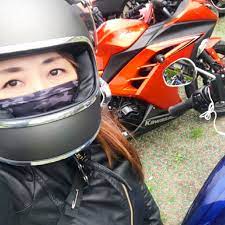 ぴなこさんはinstagramを利用しています おnewの族ヘルを初おろし バイクにも合ってると思うー そしてキラキラを一粒つけました 族ヘル ガンメタリック フルフェイスヘルメット newメット バイクとわたし 私のバイク ハー フルフェイス
