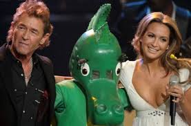 Velvære til de 25 åringene ligger fortsatt nær hjertet av fotballverdenen. Mandy Capristo Und Mesut Ozil Machen Ihre Liebe Offiziell Via Facebook Und Twitter Stuttgarter Zeitung