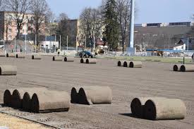 Piłkarze rakowa częstochowa na stadionie w bełchatowie. Czestochowa Na Stadionie Rakowa Rozkladana Jest Juz Murawa Zobacz Zdjecia Stadion Ma Byc Gotowy Na Mecz Z Lechem Poznan Czestochowa Nasze Miasto