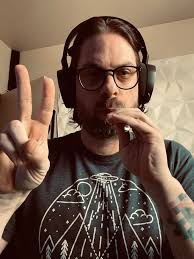 Elderly man invites New Yorkers for smoke break