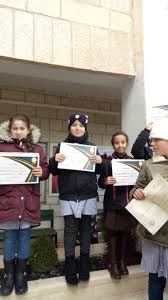 تم اليوم وبحمد الله تعالى تسليم الشهادات وتكريم المتفوقات في المدرسة وتقديم  حلوى الكب كيك من قبل مجلس الامهات مشكورات على جهودهن. الف مبروك للطالبات  تفوقهن ومزيدا من التقدم والنجاح ان شاء