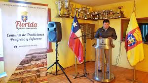 La máxima autoridad de Florida, el alcalde Sr. Jorge Roa Villegas,  acompañado por el diputado Gastón Saavedra, el Gerente comercial región del  Biobío Edgardo Salgado y autoridades locales inaugurando nuevo centro  comunitario