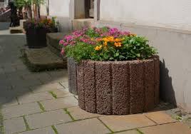 And speaking of planters, cement blocks can be used to make some freestanding ones as well. Large Outdoor Planters You Ll Love On Your Patio