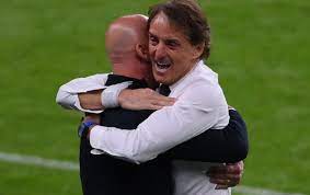 Gianluca vialli is a legend in italian football and at stamford bridge. Mancini And Vialli S Hug Takes Over Social Media Forza Italian Football