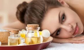 Η χημική αντιγραφή των αιθέριων ελαίων χρησιμοποιείται ευρύτατα σε αρώματα και καλλυντικά του εμπορίου αλλά αυτά δεν έχουν καμία από τις ιδιότητες των αγνών αιθέριων ελαίων. Ta 5 Aparaithta Ai8eria Elaia Gia Na Lampei To Derma Soy Onmed Gr