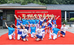 同心筑梦共庆华诞” 我校大学生艺术团走进大光路街道公益演出-团委