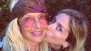 Ξανά μαζί για τα γενέθλια του γιου τους ο μικρός νέστωρας έκλεισε τα τέσσερα φορώντας φανέλα αντετοκούνμπο. H Anna Bissh Epele3e Royxo Ths Korhs Ths Sofias Karbela Stis Diakopes Toys Sthn Peloponnhso Bovary