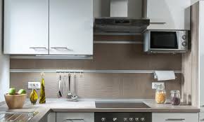 Arbeitsplatten sind meist fest montiert und bilden oft zugleich den oberen waagerechten abschluss der unterschränke von einbauküchen. Kuchen Wandpaneele Selbst De