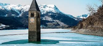 Curon is an italian supernatural drama television series created by ezio abbate, ivano fachin, giovanni galassi, and tommaso matano for netflix. Curon On Netflix The Series Shot In South Tyrol