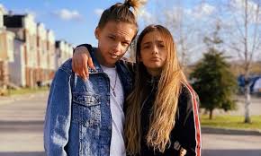 Девушка является популярным блогером, получившим известность благодаря своим смешным и танцевальным видео. 0d35cjsrtb6owm