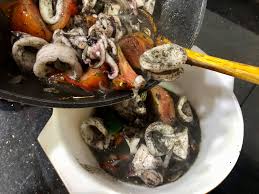 Sotong masak hitam, also known as squid cooked in its own ink. Sotong Masak Hitam Untuk Si Dia Aku Sis Lin