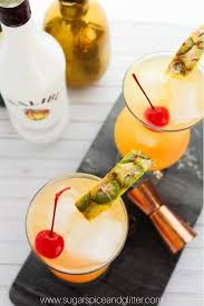 Malibu (coconut rum), pineapple juice, and cranberry juice. Kokos Rum Punsch Mit Video Coconut Rum Punches Rum Punch Coconut Rum