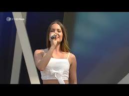 Christens „markenzeichen war bis zur saison 1992 neben ihren ausgefallenen brillen ein gelber regenmantel. Die Draufganger Schachmatt Zdf Fernsehgarten 23 08 2020 Youtube