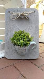 Bitte geben sie ihre korrekte postleitzahl oder stadt ein. Beton Wanddeko Mit Tasse Diy Gartendeko Basteln Mit Beton Papiertaschen