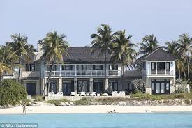 Tom brady net worth $200 million. Gisele Bundchen And Tom Brady Go Paddleboarding In The Bahamas My House Plans West Indies Style British Colonial