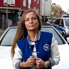 Maybe you would like to learn more about one of these? Stream Schwesta Ewa Para Para Kurwa Feat Sari By Sisimon Listen Online For Free On Soundcloud
