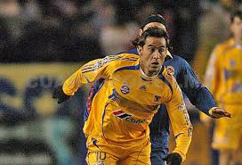 El argentino llego a tigres en el 2002 casi sin cartel pero se convirtio en todo un idolo de la aficion felina sobre todo por ser campeon. Gaitan Jugara Con Tigres Para Recibir Homenaje