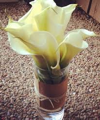Enova home artificial cream real touch calla lily flower arrangement in clear glass vase with faux water for home wedding decoration. Cheap Calla Lily Centerpiece Ideas Great For Wedding Table Decorations