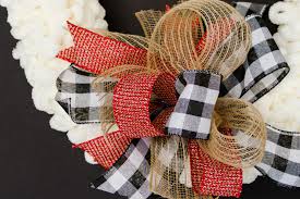 It's the perfect easy wreath for christmas. Christmas Wreath Diy How To Make Holiday Wreaths