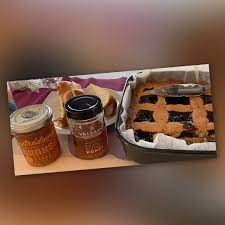 Merci De Partager Vos Photos De Poupadou Avec Nous Une Belle Photo De Petit Dejeuner Avec Le Miel A La Fleur D Oranger Et La Marmelade D Orange In 2020 Orange Honey