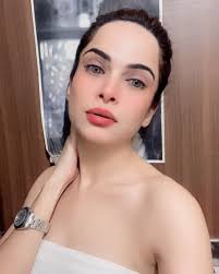 Jenny Chopra (@jennyparis22) • Instagram photos and videos