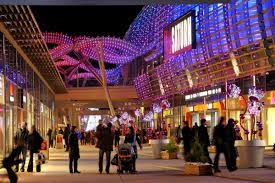 Centre commercial x claire touzard. Lyon Carre De Soie Lieux Publics Lieux Prives