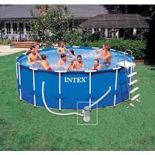 Elle s'intègrera parfaitement dans votre jardin et permettra à toute la famille de passer d'agréables avec la piscine prism frame intex, profitez pleinement d'un été ensoleillé les pieds dans l'eau. Piscine Tubulaire Intex Metal Frame 4 57 X 1 22 M
