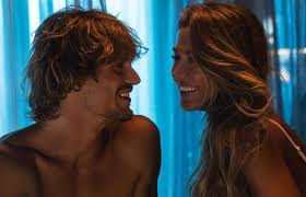 Y que es la única más joven y con la. Jimena Baron Acaramelada Junto A Un Joven Modelo Noticias Cadena 3 Argentina
