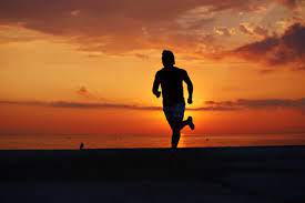 أما عن المفسر ابن سيرين فإنه يقول أن المرأة التي تزوجت وترى في منامها أنها تُلاحق وتجري في المنام فإن هذا دليل على أن لديها الكثير من المشاكل . ØªÙØ³ÙŠØ± Ø­Ù„Ù… Ø±Ø¬Ù„ ÙŠÙ„Ø§Ø­Ù‚Ù†ÙŠ Ù„Ù„Ø¹Ø²Ø¨Ø§Ø¡ Ù…ÙˆØ³ÙˆØ¹Ø© Ù‚Ù„ÙˆØ¨