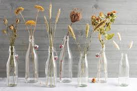 Les Fleurs Sechees C Est Une Facon De Prolonger L Ete Et Une Tres Belle Alternative Aux Fleurs Fraiches Dillekamille Glass Vase Flowers Decor