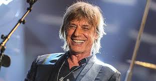 Au lycée, passionné de musique, il lance avec son ami louis bertignac un petit groupe dont le nom résonnera plus tard dans les plus grandes. Jean Louis Aubert Hospitalise Decouvrez Sa Compagne Depuis 30 Ans France