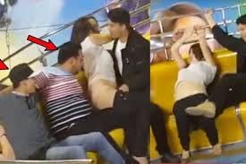 #tiktok sma goyang pantat hot viral bikin ketagihan. Mau Senang Senang Di Wahana Permainan Cewek Ini Jadi Bahan Tontonan Karena Celananya Melorot Sampai Pantat