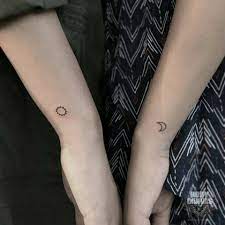 56 Wonderfully Artistic Sun And Moon Tattoo Ideas For Every Taste Tatouages Lune Style De Tatouage Tatouage