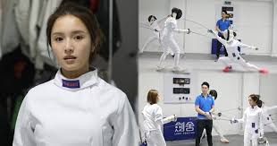 江旻憓 大家有注意到今年奧運 的港隊選手江旻憓嗎，江旻憓的劍擊比賽在今日的早上剛剛完成，除了劍擊了得，江旻憓還是一名素食宣傳大使，她早前在報導分享過自己「吃素之後我變得更強壯!」。素食運動員江旻憓的體脂肪（body fat）只有12.5%。除了健康的體態，奧運選手江旻憓 認為吃素讓她. 5fpppfmn2uartm