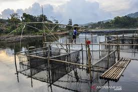 Keramba Jaring Apung Tradisional Antara News Jawa Barat