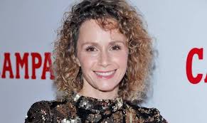 I tak bardzo długo udało nam się zachować przyjacielską atmosferę. Monika Mrozowska W Koronkowej Bieliznie Gwiazda Rodziny Zastepczej Pokazala Ciazowy Brzuszek Gwiazdy Maxxx News Rmf Maxxx